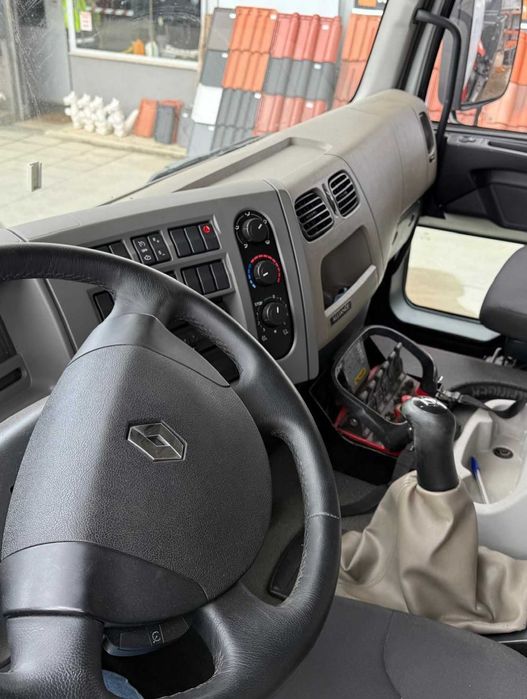 Camiao Renault com Grua