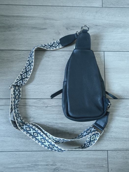 Piękna włoska nerka saszetka granatowa nowa