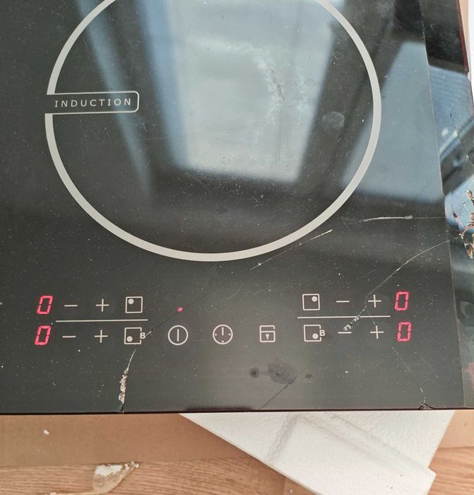 Płyta indukcyjna Elektrolux działa - uszkodzone szkło
