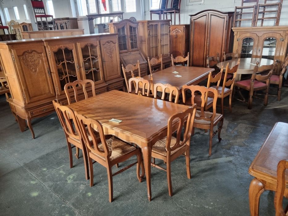 drewniana witryna biblioteka