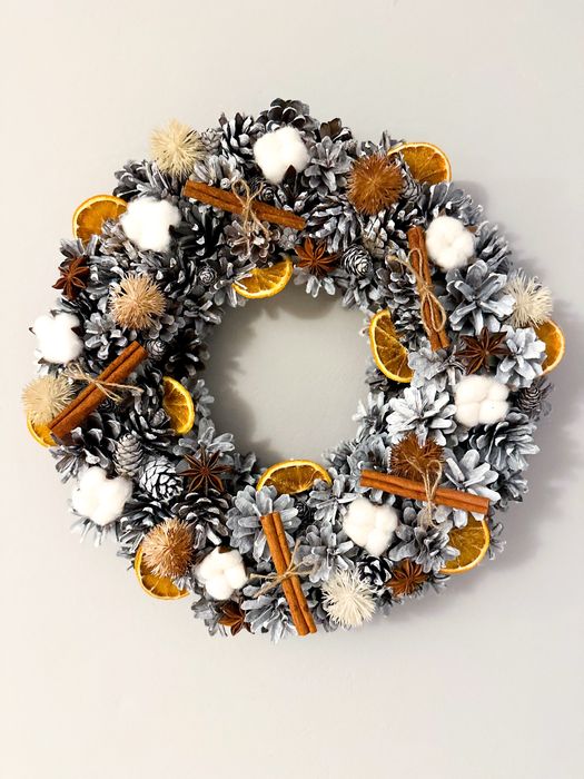 Wianek świąteczny na drzwi