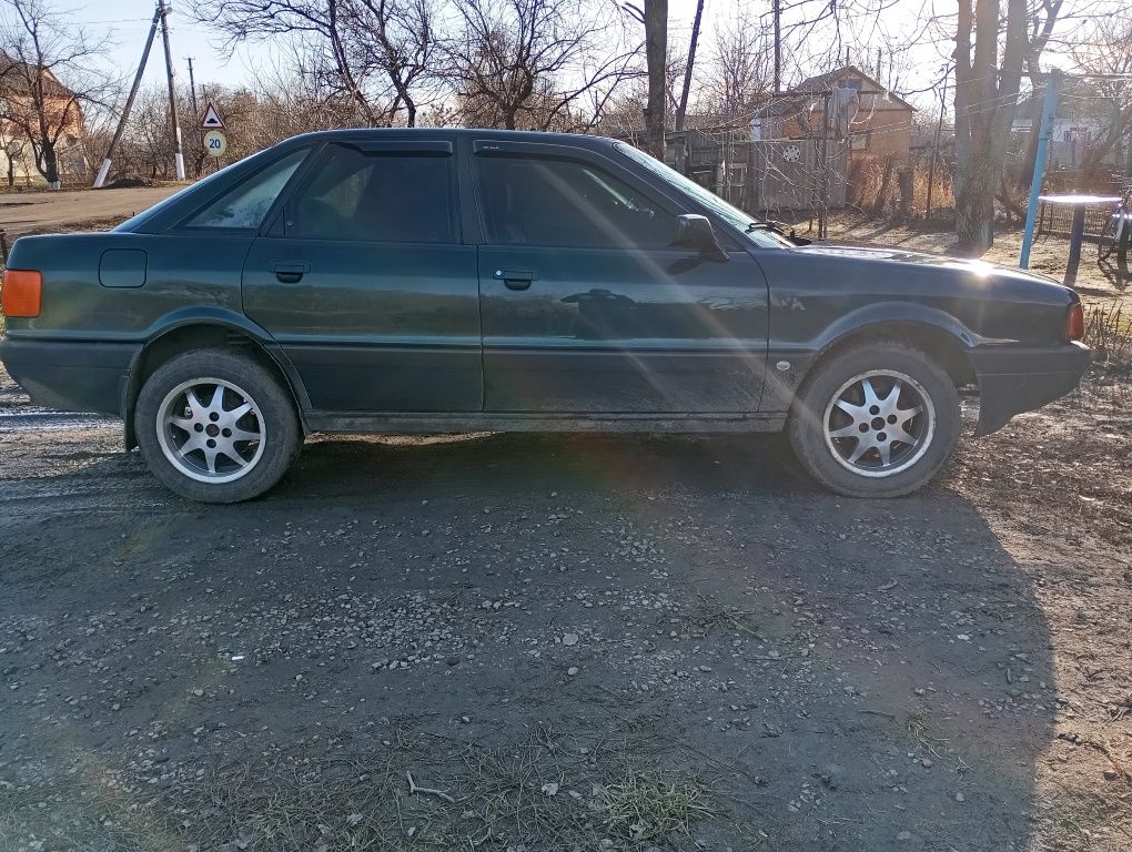 Продам  срочно Audi80