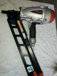 Pistolet, gwozdziarka pneumatyczny Paslode . Model PSN 100.1