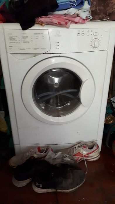Продам стиральную машинку Indesit