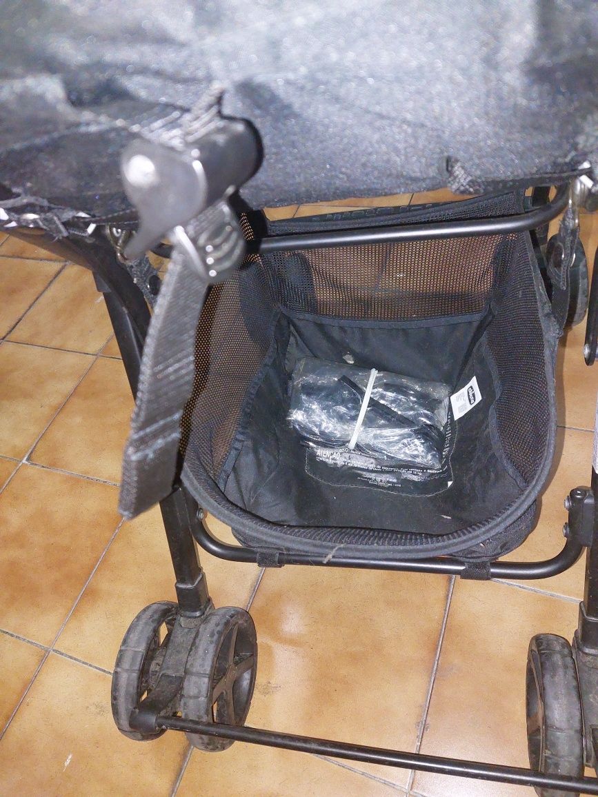 Carrinho Chicco Ohlala com capa de chuva