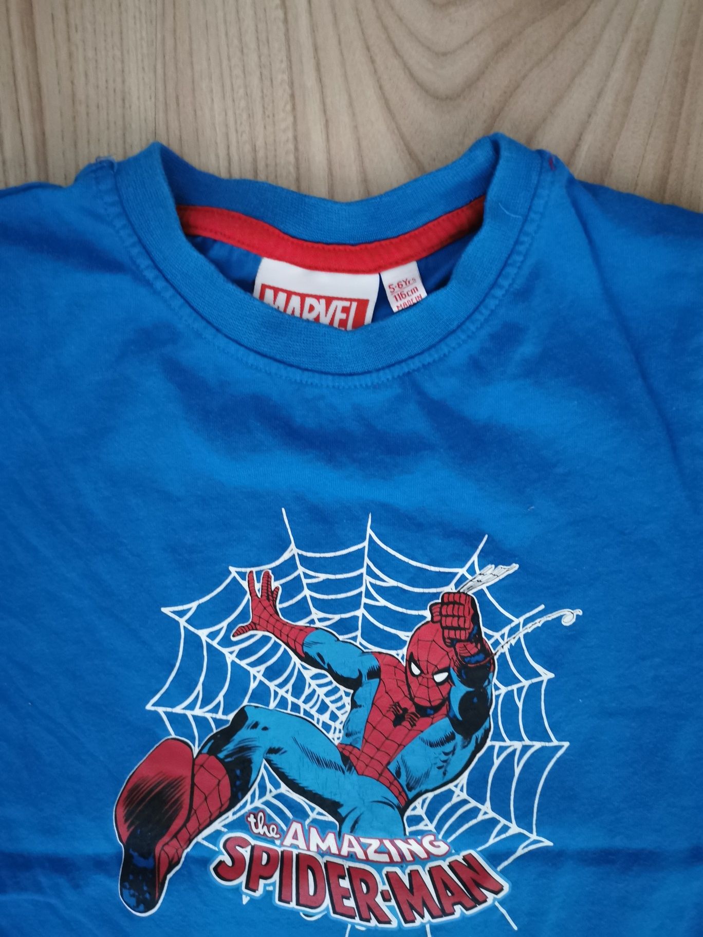 Tschirt y ze Spider-Manem plus spodenki