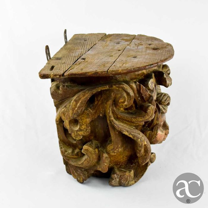 Mísula em madeira de castanho policromado séc. XVII / XVIII