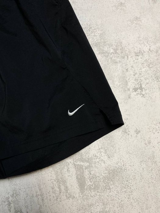 Чорні бігові шорти Nike Dri-FIT, легка тканина, мінімалізм