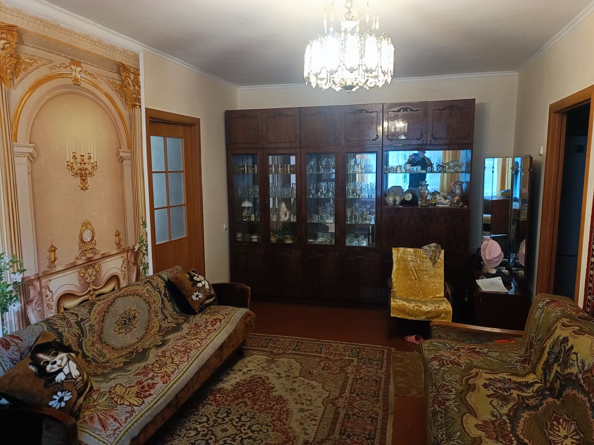 продаж чотирьохкімнатної квартири на крошні