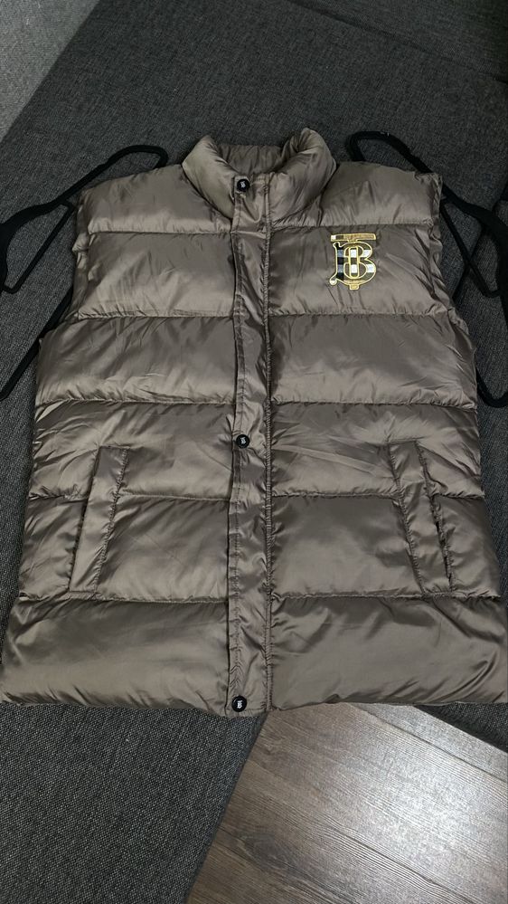 Чоловіча жилетка burberry оригінал ! Стан нової !