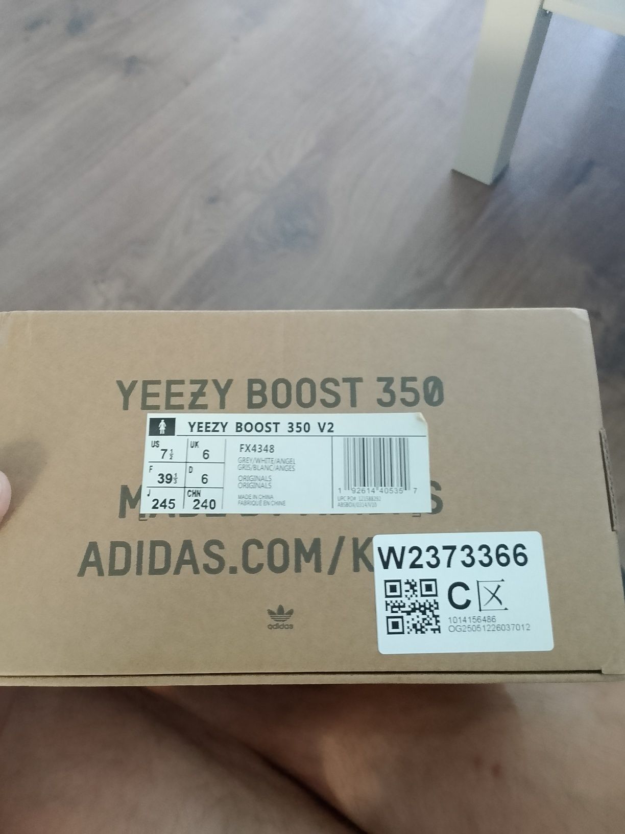 YEEZY BOOST 350 V2 “Tail Light” | Rozmiar 39 1/3 | NOWE z metkami!