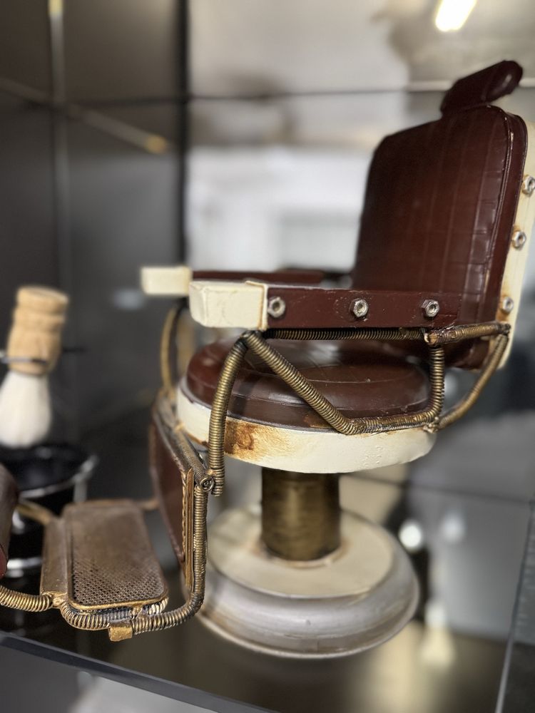 Cadeira de Barbeiro Vintage de Exposição