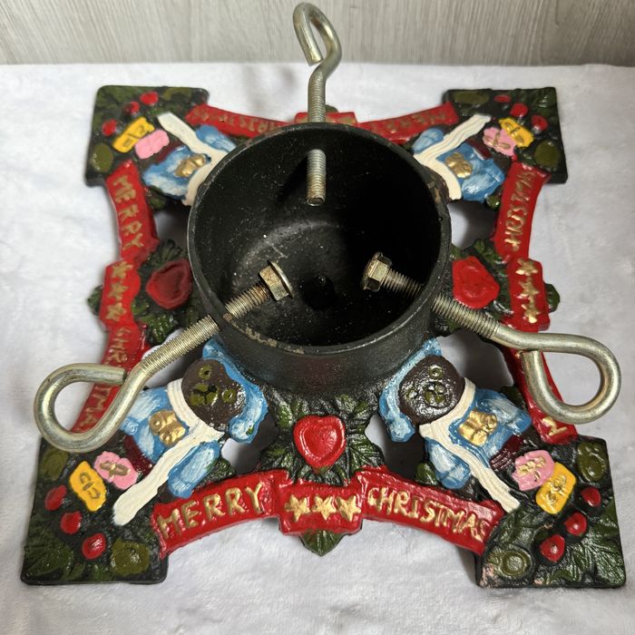 Żeliwny stojak na choinkę