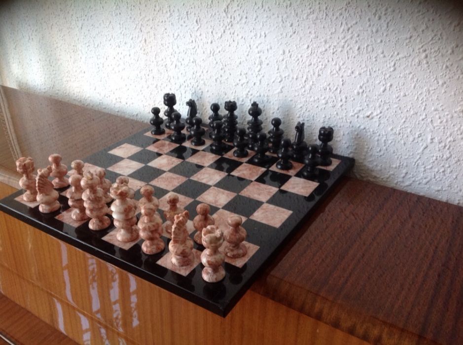 Шахматы каменные очень красивые