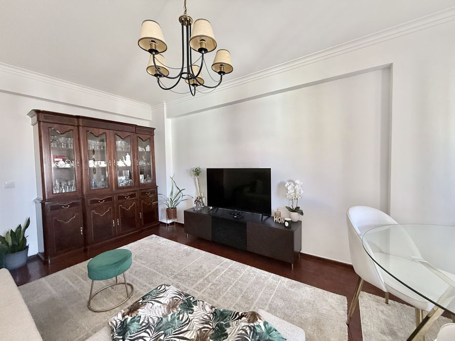 Móvel Louceiro e Cristaleiro Madeira