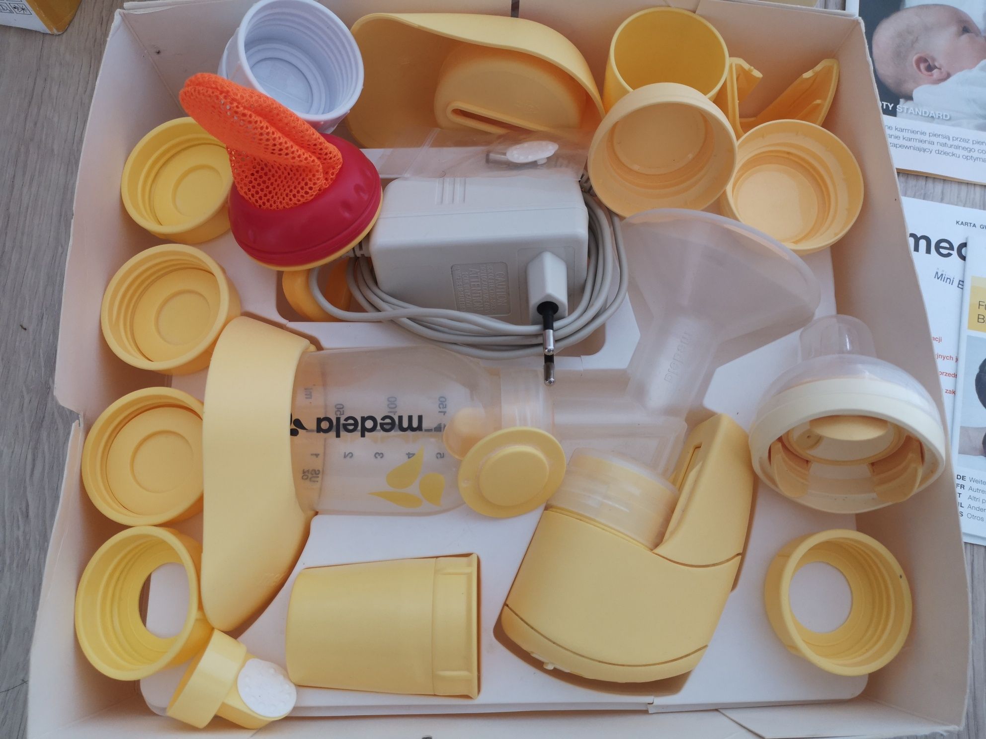 Laktator Medela Mini Electric, akcesoria, nowy smoczek, butelka