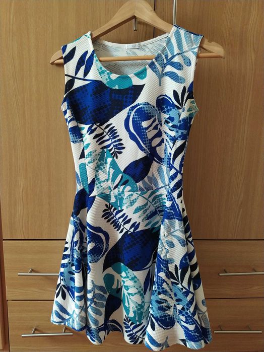 Vestidos, saias e calções em excelente estado