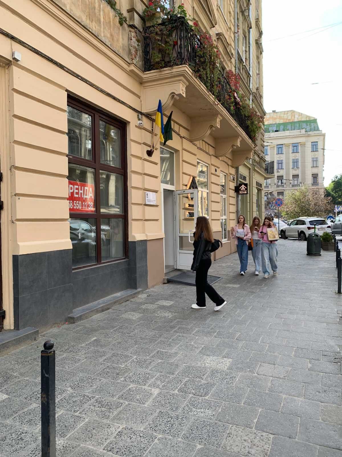 Оренда фасадного приміщення вул. Гнатюка