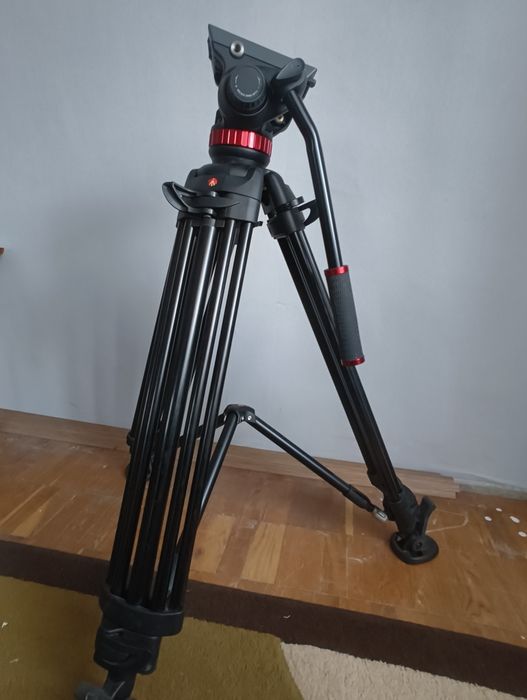 Штатив Manfrotto 546B + голова MVH502A