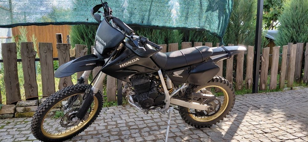 Продам хонду XR250.