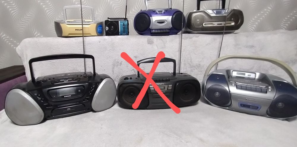 Японські магнітофони для прослуховування СD, касет та радіо