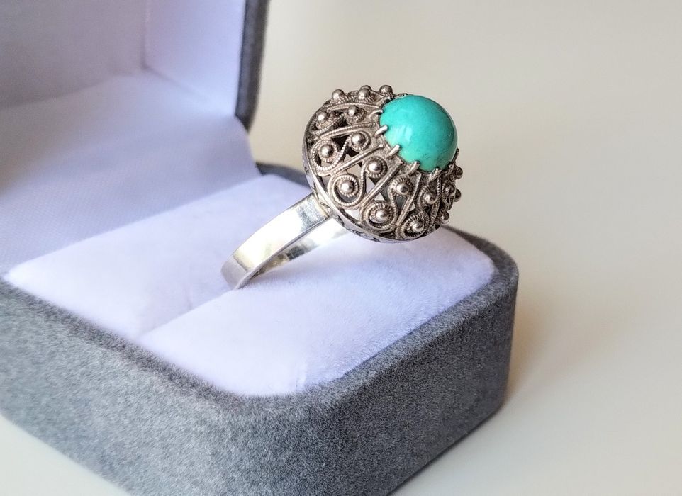 Śliczny srebrny  pierścionek Warmet Poziomka. PRL.