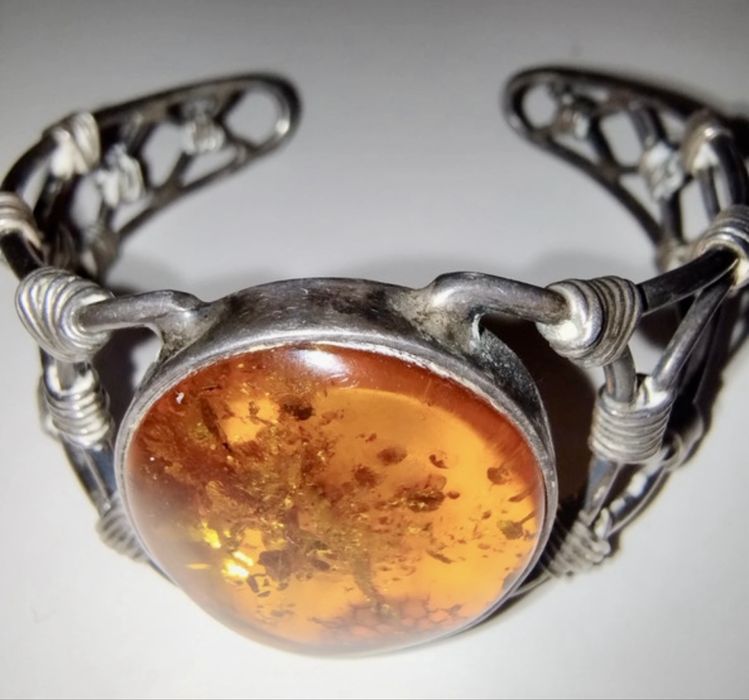 Piękna srebrna bransoleta na zamów. z miodowym naturalnym bursztynem.