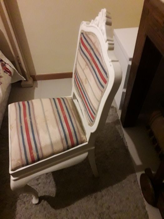 Cadeira antiga restaurada com forro antigo