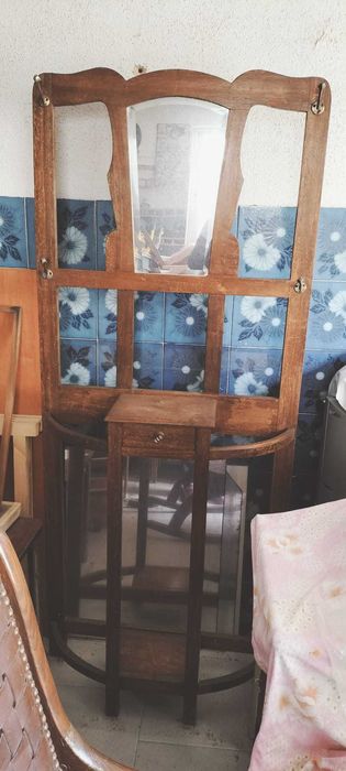 Bengaleiro antigo com espelho