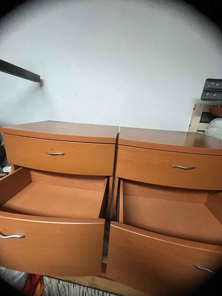 Cama de casal com 2 mesinhas de cabeçeira e comoda