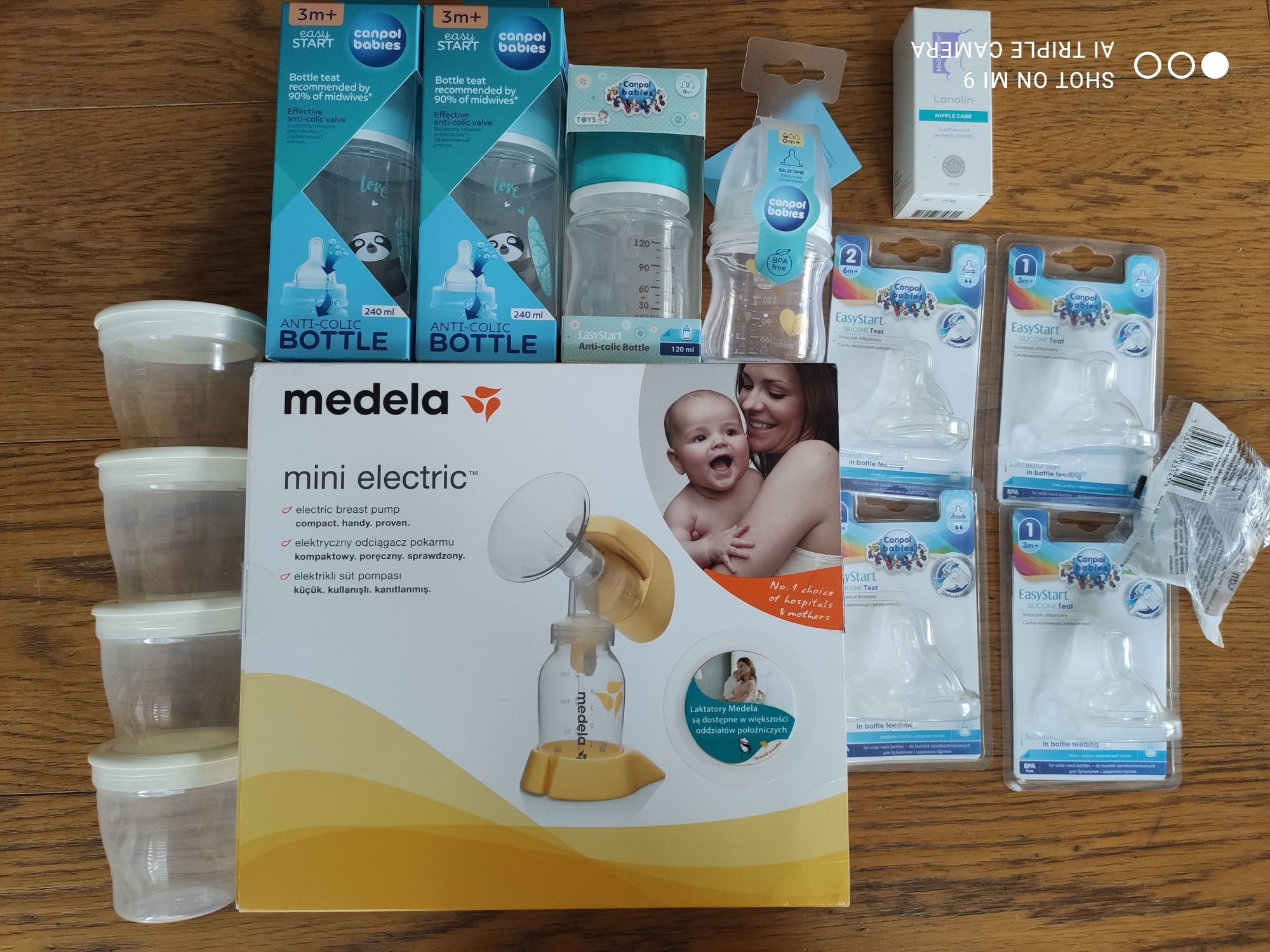 Zestaw laktator mini electric Medela z lanoliną i innymi akcesoriami .