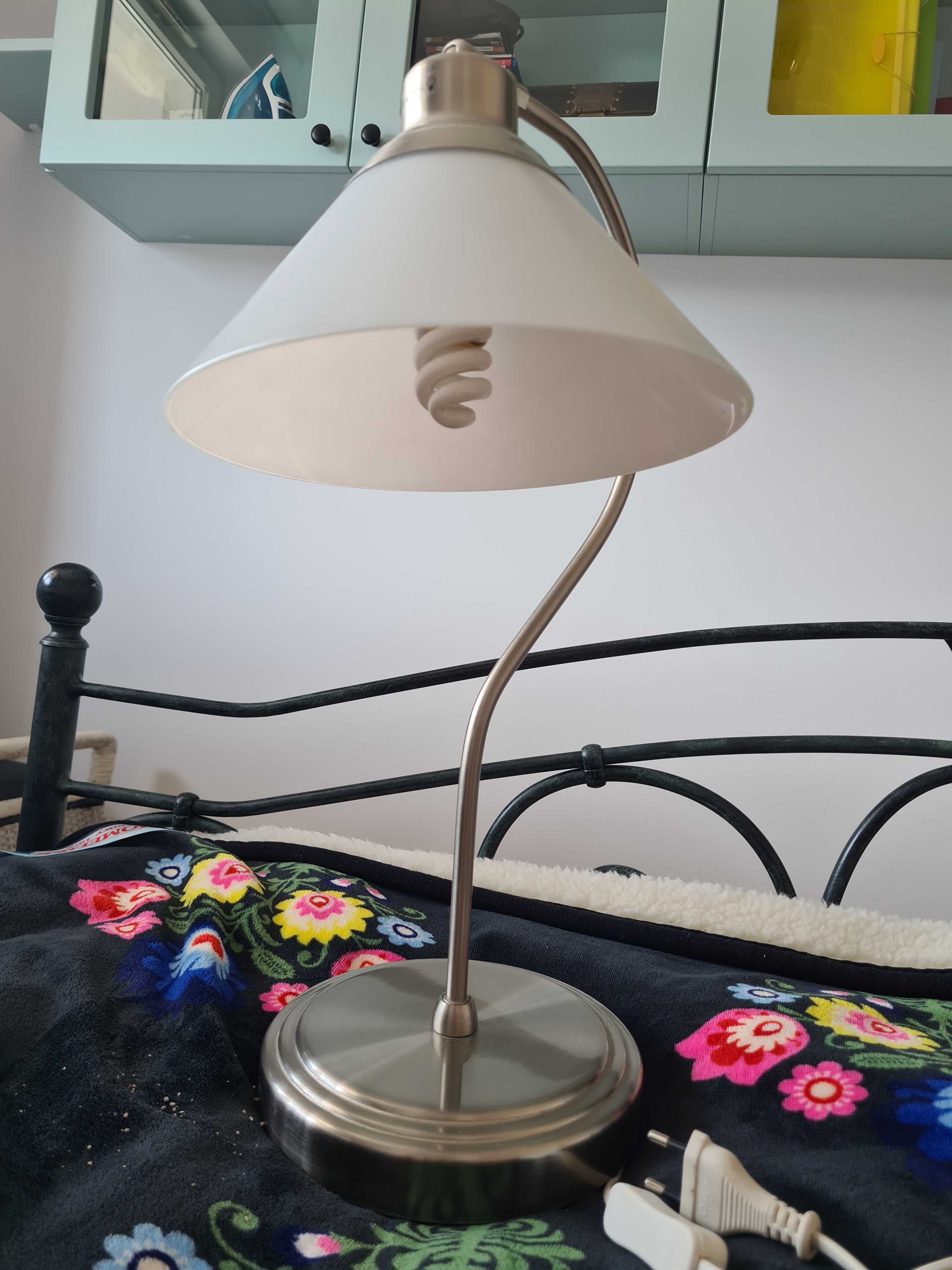 Lampka na stół, biurko.