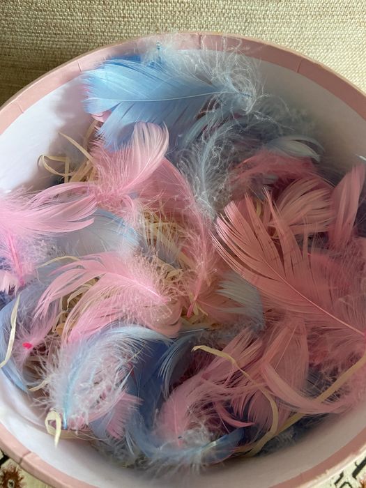 Кругла , гарна подарочная коробочка