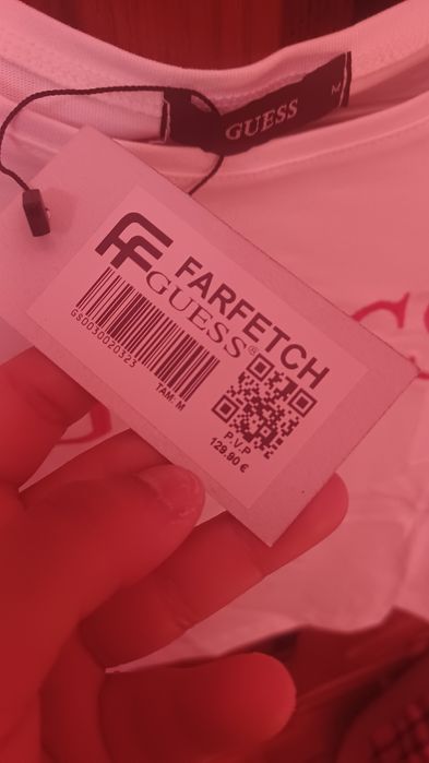 Vendo fato de treino da Guess.