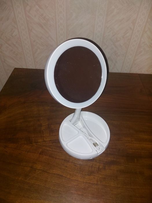 Дзеркало на стіл з підсвіткой