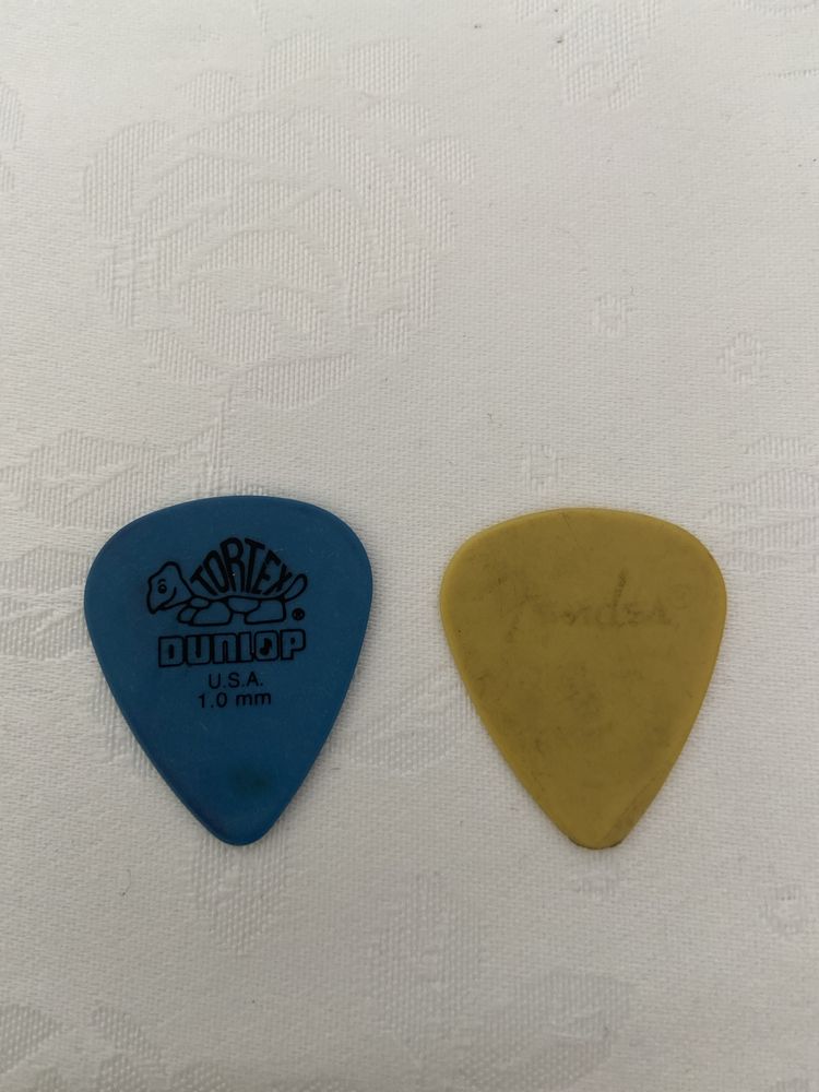 Paletas de guitarra usadas