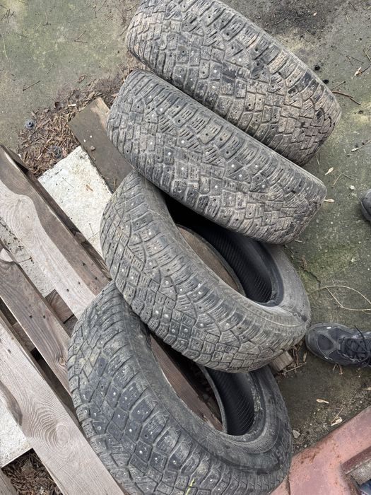 Продам зимову резину 175/65R14