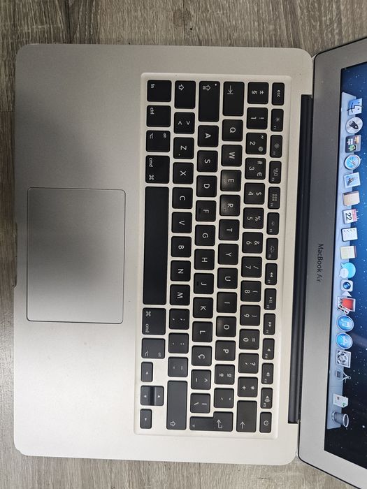 MacBook Air "Core i5" 1.3 13" (Mid-2013)
