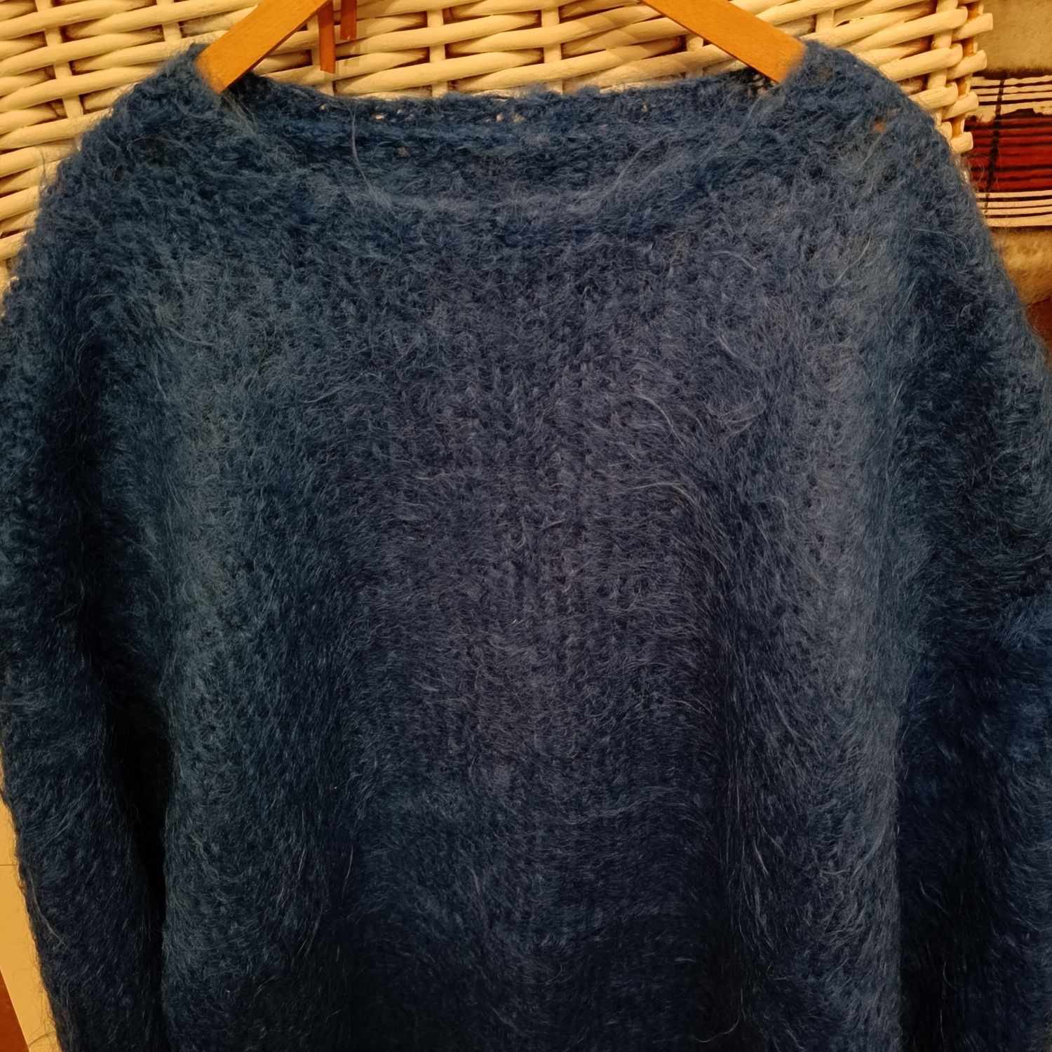 Sweter moherowy niebieski