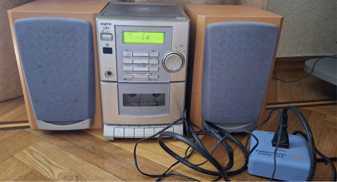 Sanyo DC-DA70 — магнитофон с радио и кассетной декой + адаптер