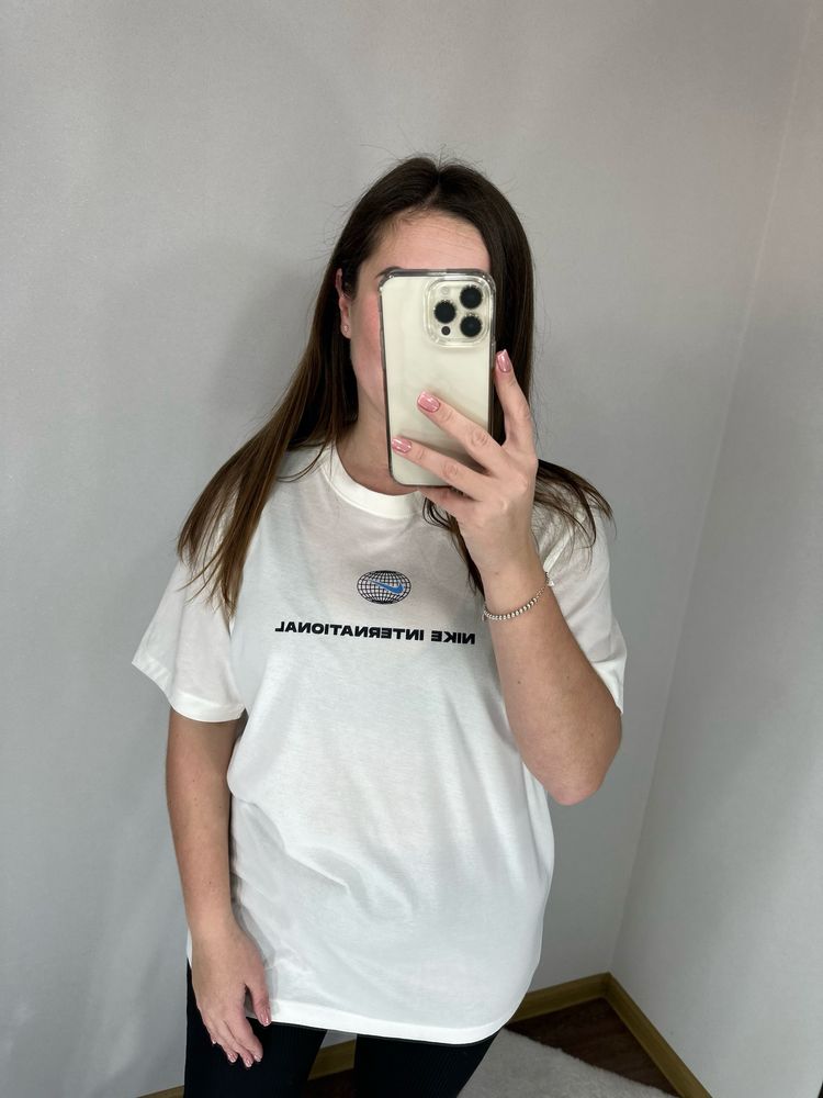 Жіноча футболка Nike