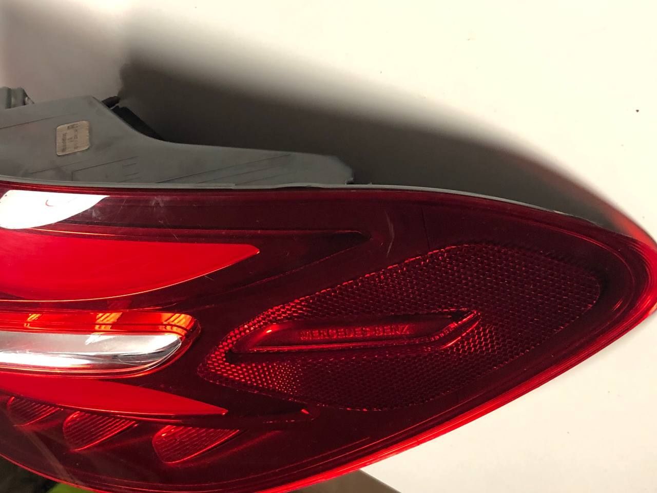 Lampa prawy tył Mercedes w253
GLC W253 wersja Europejska

Przedmiot Or