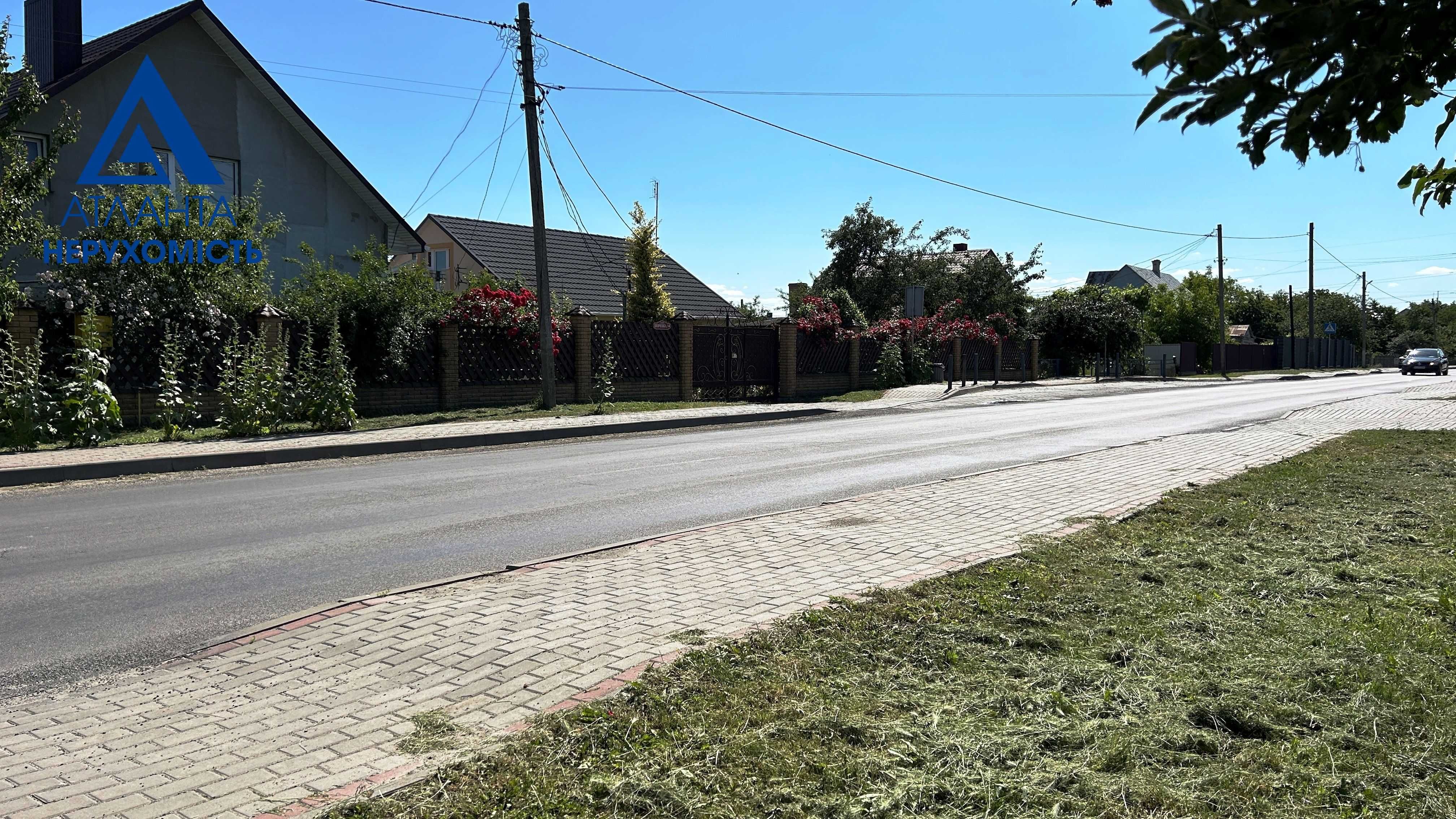 Дві суміжні ділянки 39 сотих з будинком в Липинах, вулиця Шевченка
