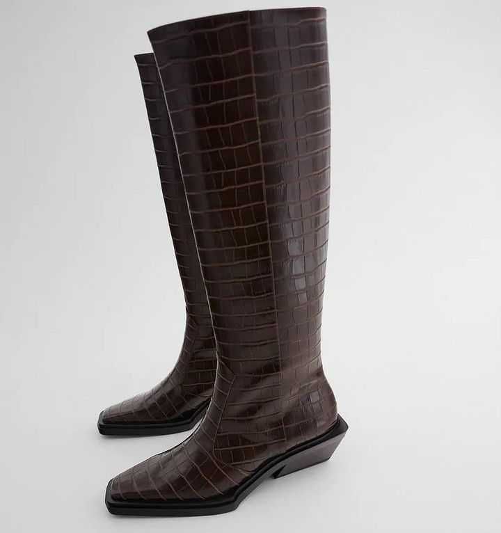 Високі чоботи козаки Zara коричневого кольору під крокодила, р. 39-40