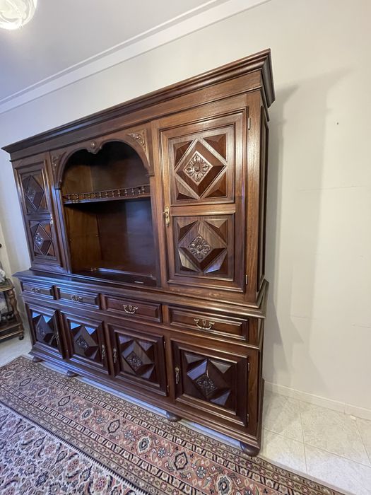 Movel de sala de jantar e mesinha cristaleira