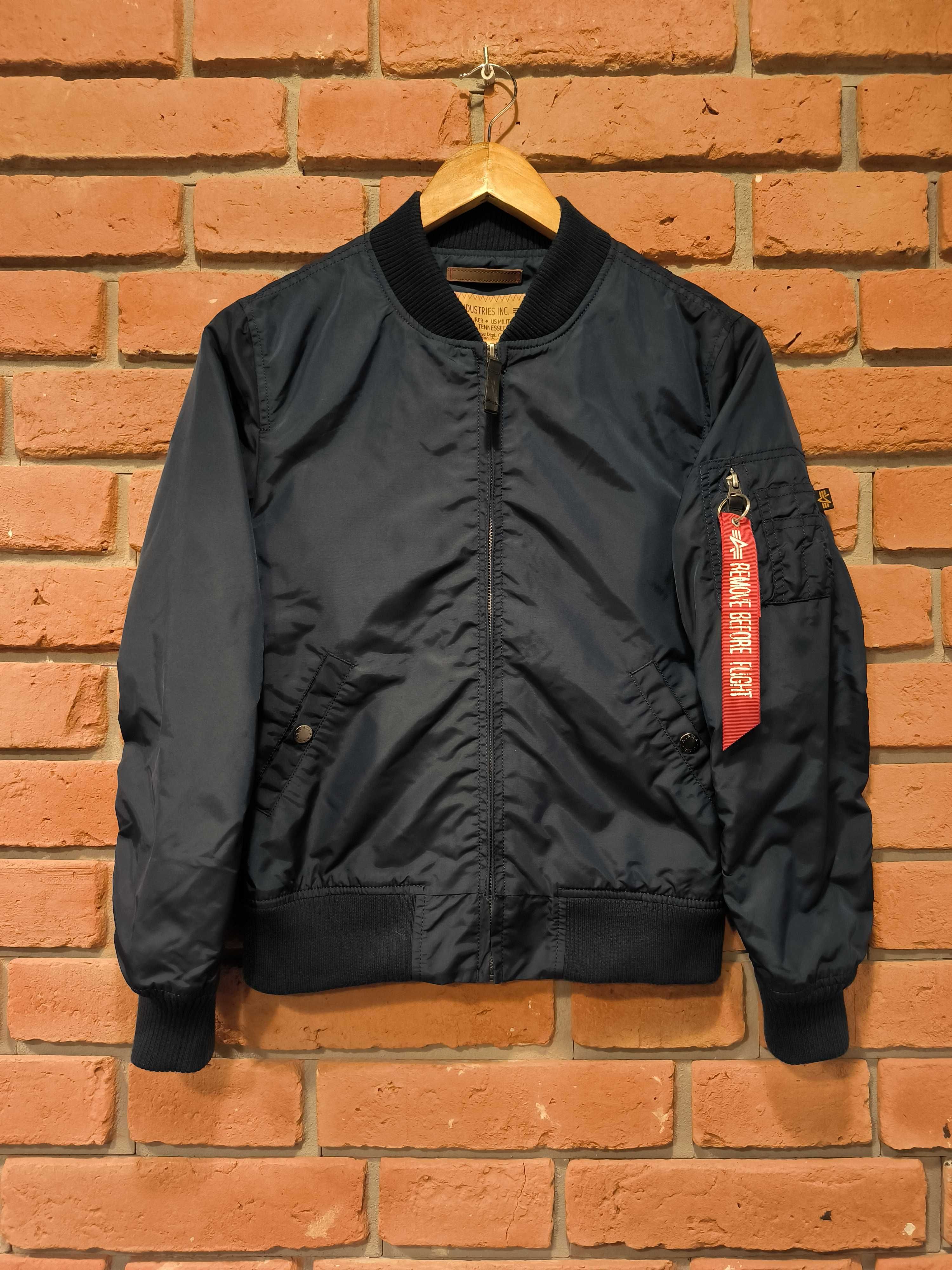 Kurtka Bomberka Alpha Industries Przejściowa Wiosenna Granatowa Logo