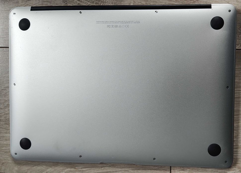 Apple MacBook Air 13" 2015 Core i7-5650U\8 Gb\SSD 256 Gb\5 hr