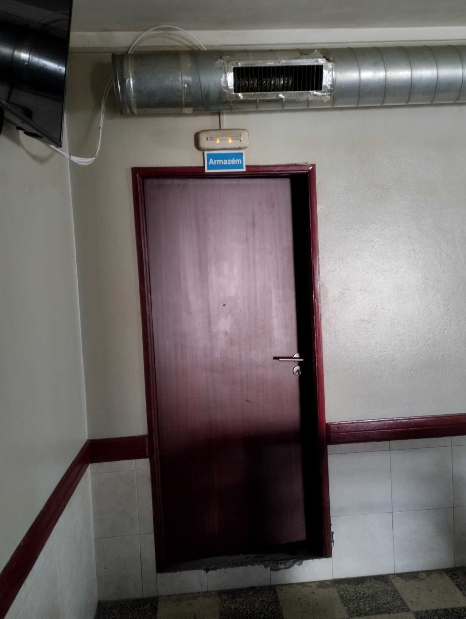 Arrendamento de café com esplanada