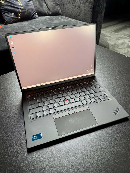 ThinkPad Lenovo ThinkPad X1 Carbon 12 Gen 11 Pro. 32 MB. 1 TB
