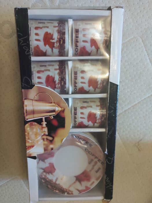 Продам кавовий сервіз на 12 персон